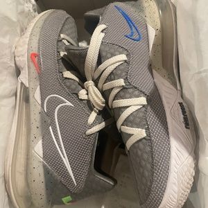 Lebron XVII low size 9